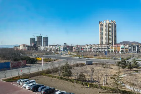 Yantai  Andre  Yinghai  Garden  Hotel Отели рядом с достопримечательностью «Yantai Natural Museum»