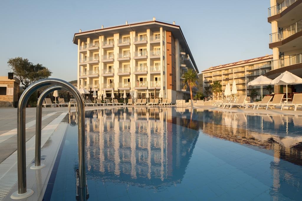 Ramada Hotel & Suites Kusadasi