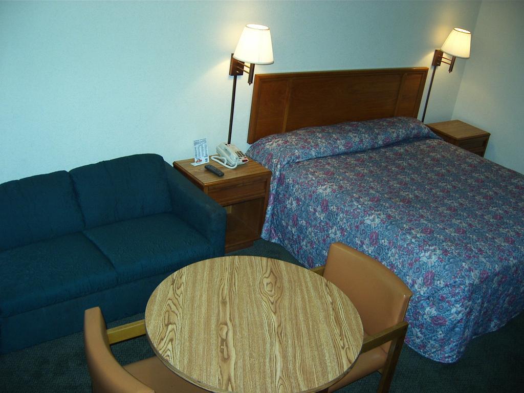 Travelers Inn & Suites