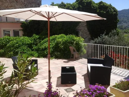 Logis Hôtel la Bastide des Monges Отели в г. Мериндоль-Лез-Оливье