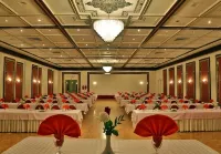 Homa Hotel Shiraz 쉬라즈 호텔