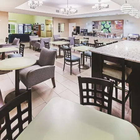 La Quinta Inn & Suites by Wyndham Corpus Christi Northwest