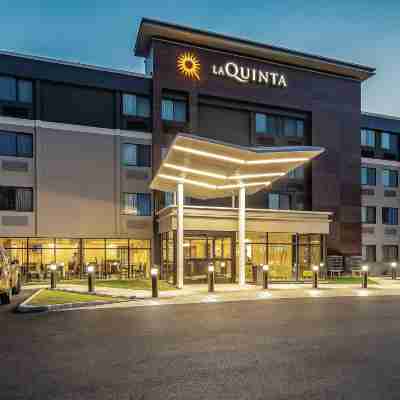La Quinta Inn & Suites by Wyndham Salem NH Hotel Exterior