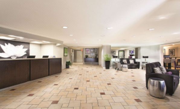 La Quinta Inn & Suites by Wyndham Miami Airport East