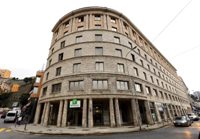 Holiday Inn Genoa City Hotel dekat University of Genoa