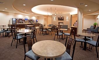 Holiday Inn Express & Suites Zanesville North