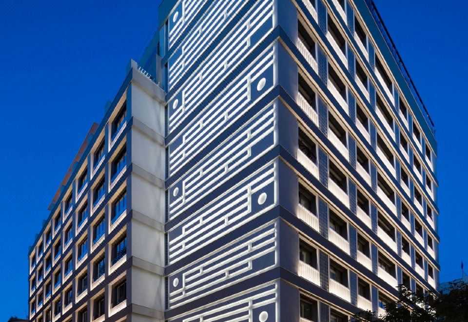 엘렉트라 메트로폴리스의 루프탑에서 바라본 아테네 도시 전경