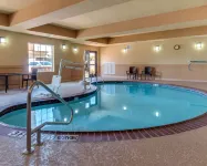 Comfort Inn & Suites Paris - piscine