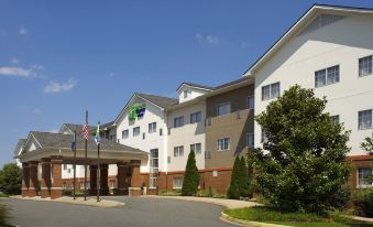 Holiday Inn Express & Suites Charlottesville - Ruckersville