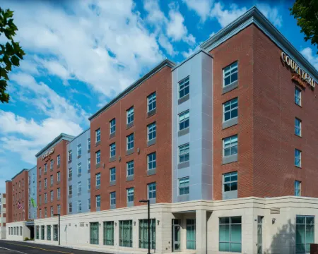 Courtyard Edgewater NYC Area Hotels in Edgewater