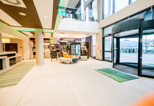 홀리데이 인 다브로바 고르니차