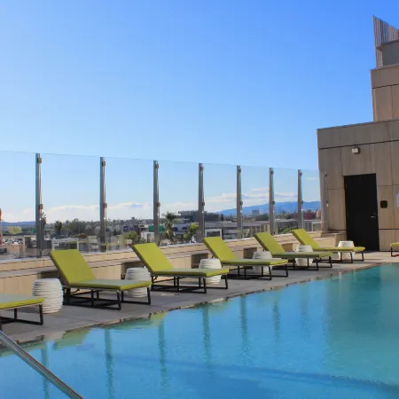 Hotel Indigo LOS ANGELES DOWNTOWN by IHG Отели рядом с достопримечательностью «Концертный зал Shrine Auditorium»
