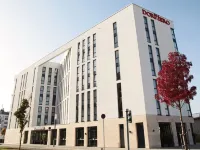 Dormero Hotel Frankfurt Hotels near Messeturm