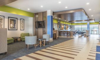 Holiday Inn Express & Suites Clarion