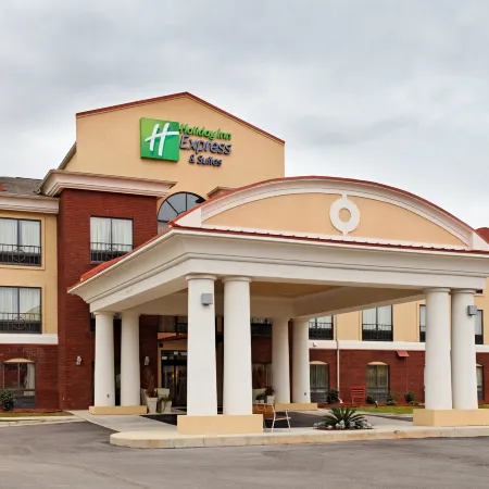 Holiday Inn Express & Suites Andalusia by IHG