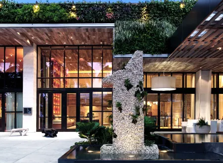 1 Hotel South Beach Отели рядом с достопримечательностью «Art Center - Richard Shack Gallery»