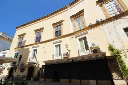 Duomo Gallipoli B&B and Apartments Отели рядом с достопримечательностью «Gallipoli 1° accesso libero al Mare»