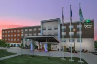 Holiday Inn Express & Suites Bryan - College Station