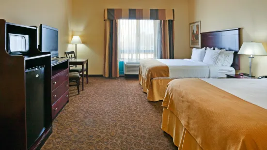 Holiday Inn Express & Suites Selma