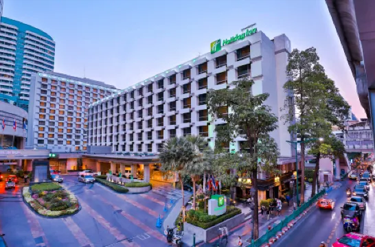 Holiday Inn BANGKOK by IHG Отели рядом с достопримечательностью «Sea Life Bangkok океанариум»