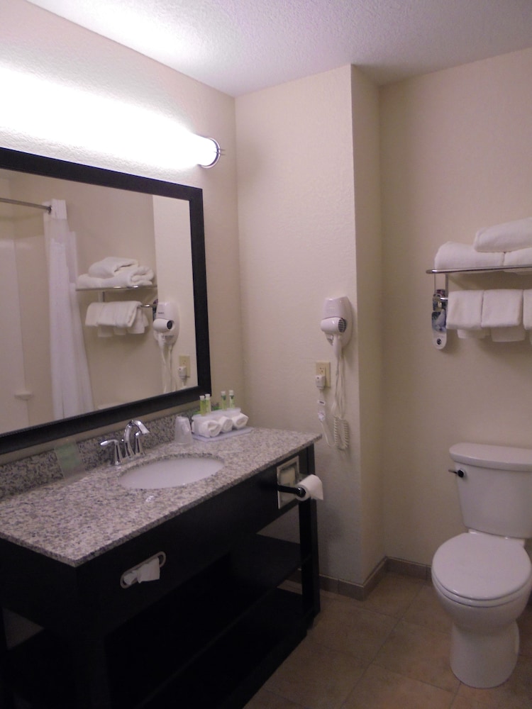 Holiday Inn Express & Suites Nevada, an Ihg Hotel