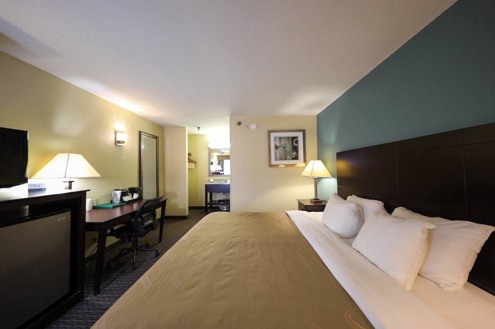 Copley Inn & Suites, Copley - Akron