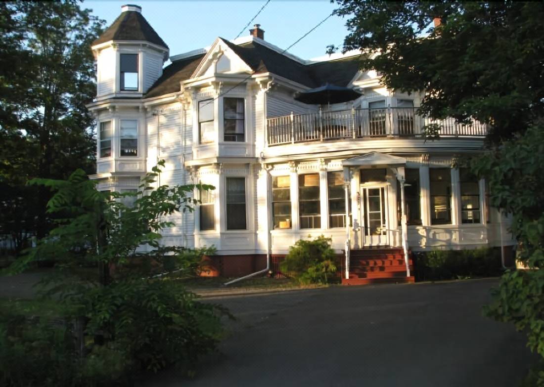 Evangeline's Tower Bed & Breakfast-Parrsboro Updated 2022 Room  Price-Reviews & Deals | Trip.com