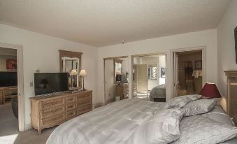Chateaux Regalien by Ski Colorado