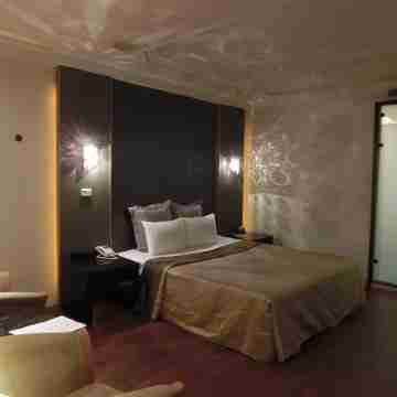 The Blue Sky Motel Rooms