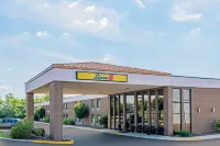 Super 8 by Wyndham Miamisburg Dayton S Area Oh Hotels in Miamisburg