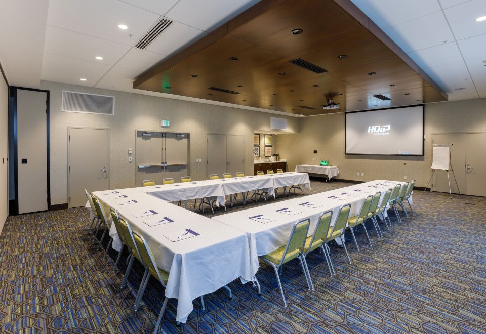 홀리데이 인 익스프레스 & 스위트 - 스터브리지