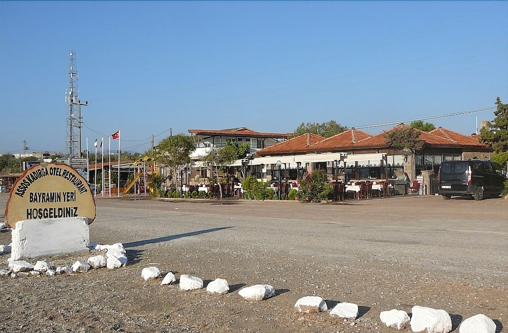 Assos Kadırga Otel