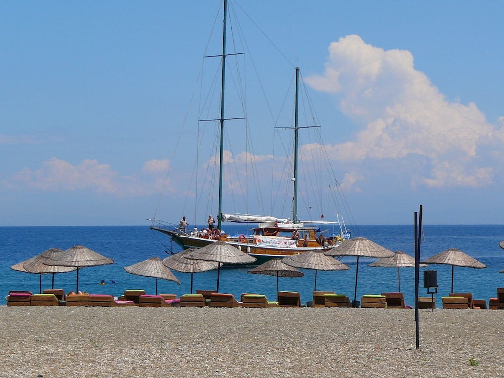 Assos Kadırga Otel