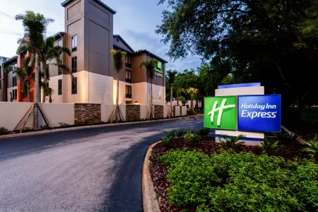 Holiday Inn Express Tampa-Brandon Отели в г. Брандон