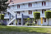 Premiere Classe Dunkerque Est - Armbouts Cappel Hotels in Esquelbecq