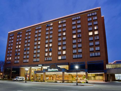 DoubleTree by Hilton Lansing