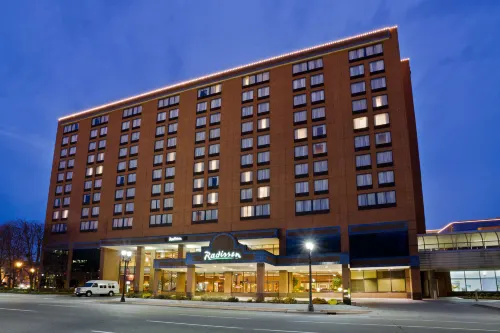 DoubleTree by Hilton Lansing Hotels in Lansing
