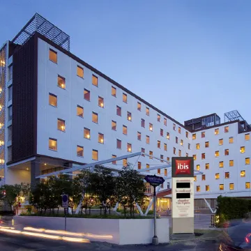 Ibis Bangkok Sathorn Отели рядом с достопримечательностью «Станция метро Лумпини»