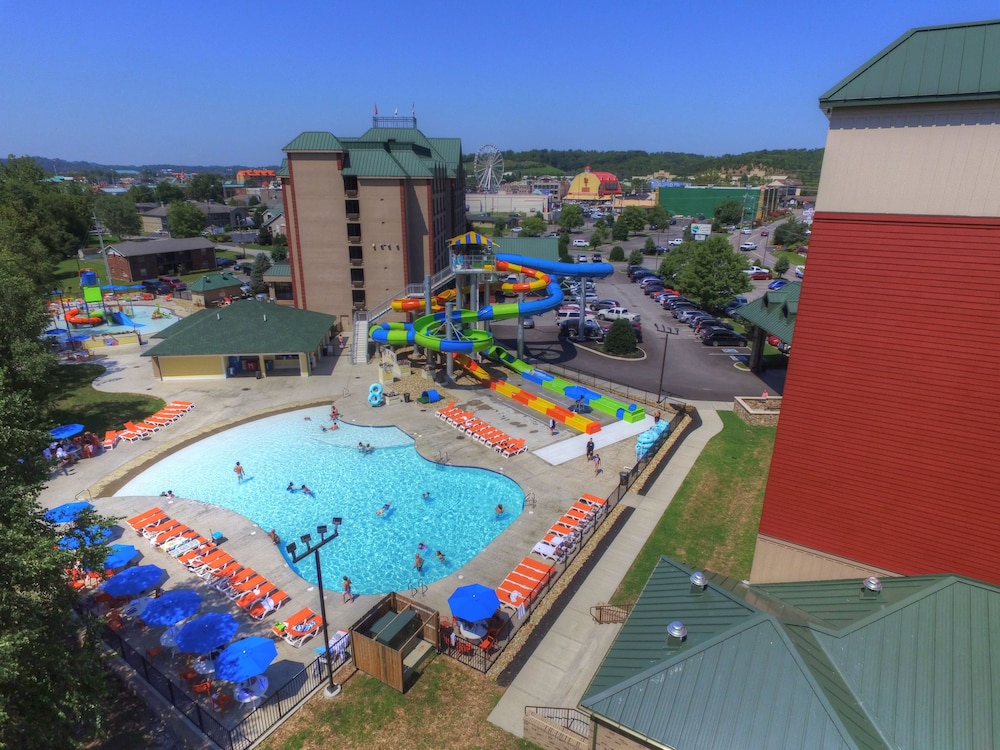 Country Cascades Waterpark Resort