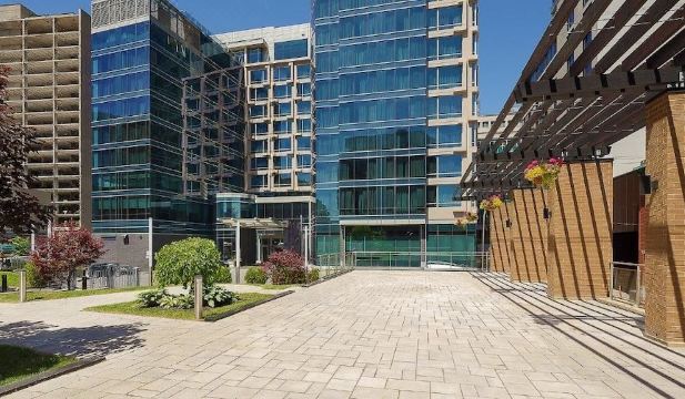 [Courtyard by Marriott Montreal Downtown의 로비 또는 객실 사진]