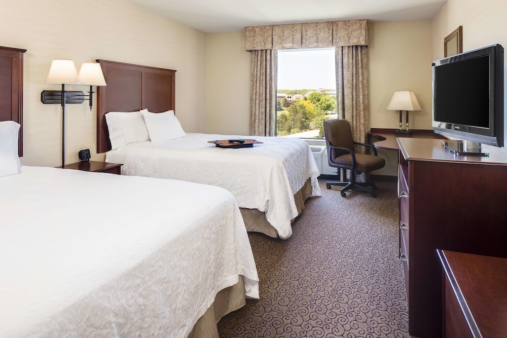 Hampton Inn & Suites West Bend