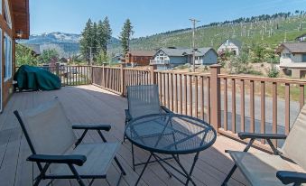 Mule Meadows Classy, Split Level South Tahoe Home!