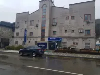 祕密之家酒店 鄰近新興寺的酒店