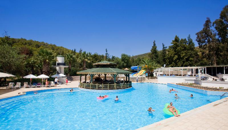 Crystal Green Bay Resort & Spa – All Inclusive