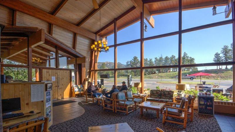 Coyote Mountain Lodge