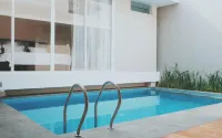 Sunday Villa Batu