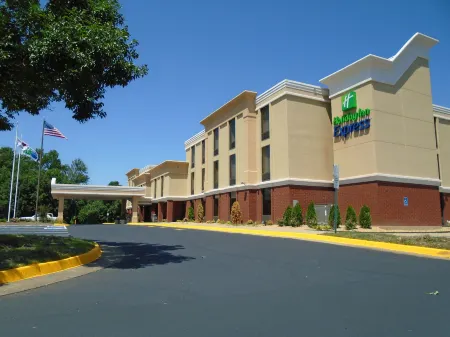 Holiday Inn Express Richmond E - Midlothian Trnpke Отели рядом с достопримечательностью «Парк Роквуд»