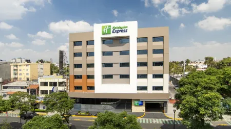 Holiday Inn Express Mexico Basilica by IHG Отели рядом со станцией Autobuses Poniente Station