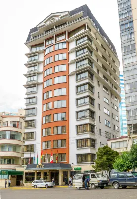 Ritz Apart Hotel Hotels near فيلا ديلا لونا