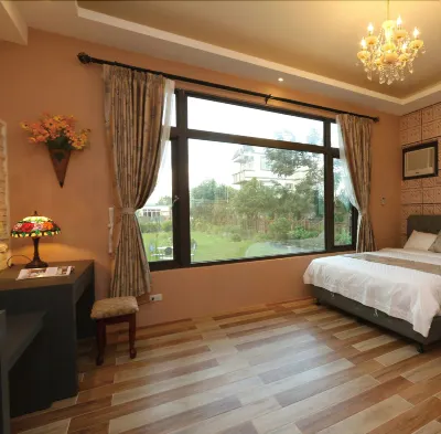 Jifun Flower Meanings Hotels in Ji‘an Railway Station/Container House Starbucks